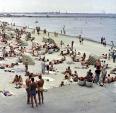 Отдыхающие на таллинском пляже в Пирите. 1968. Фото: Борис Кауфман / РИА Новости