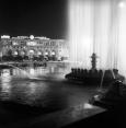 Фонтан на площади Ленина вечером. Ереван, 1968. Фото: Валерий Шустов/ РИА Новости